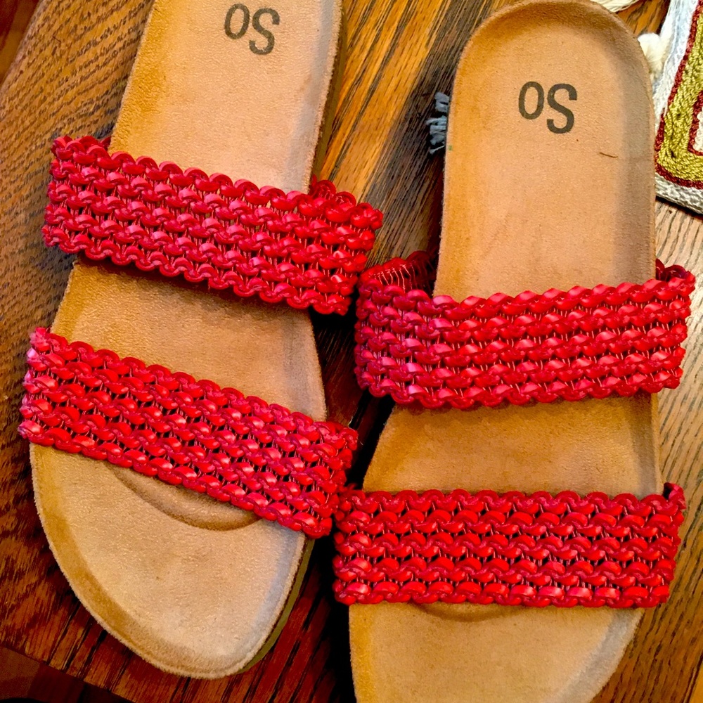 SO slide on sandal, sz 7/8 super soft suede like soles. 1” platform. Red.